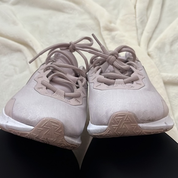 Nike Legend Essential 2
Women's Training Shoes - Picture 9 of 10